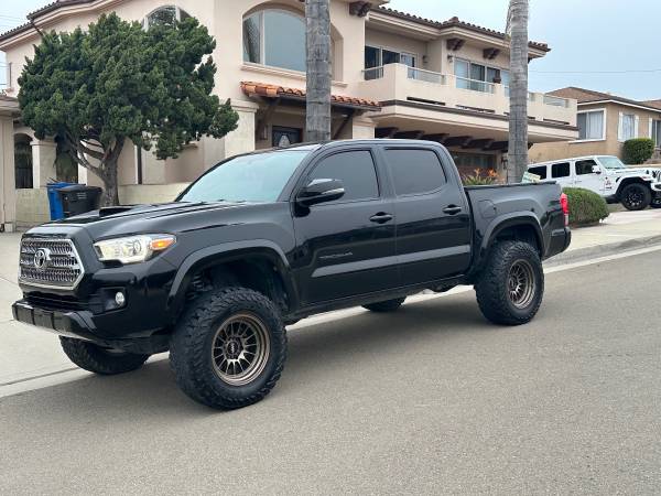 2016 Toyota Tacoma Double Cab 4WD for sale by owner