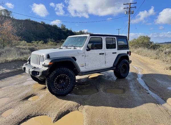 2020 Jeep Wrangler Unlimited Sport 4 Door White Upgraded for sale by owner