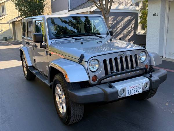 2013 Jeep Wrangler Unlimited Sahara 4X4 HARD TOP for sale by owner