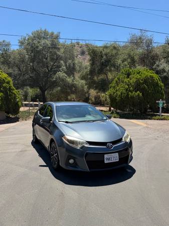 TOYOTA COROLLA S. 2015 for sale by owner