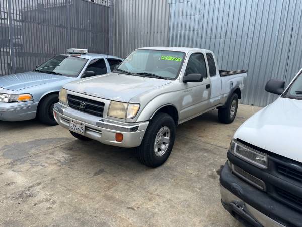 2000 Toyota Tacoma Four-wheel-drive automatic, V6 for sale by owner