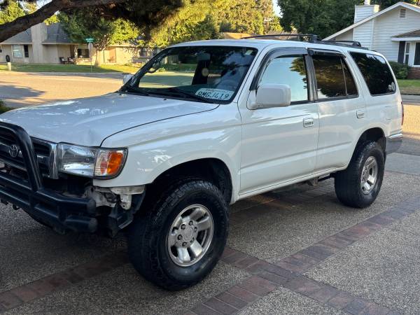 1999 TOYOTA 4RUNNER SR5 for sale by owner