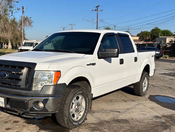 2013 Ford F150, clean carfax, V8, Flrx snd Gasoline, only 83 K miles for sale by owner