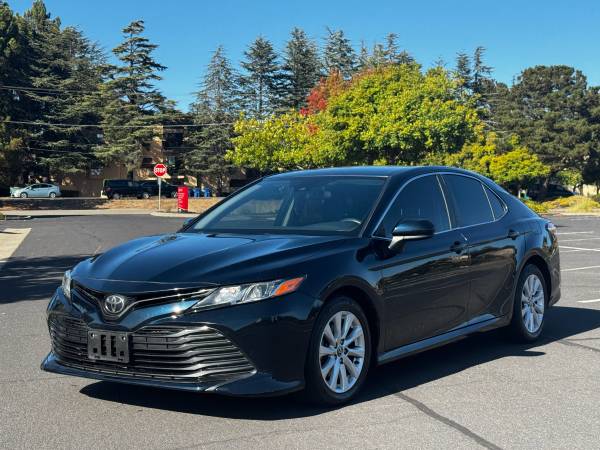 2019 Toyota Camry LE Clean Title GAS SAVER Automatic accord corolla for sale by owner