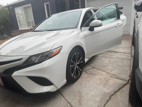 2020 Toyota Camry SE for sale by owner