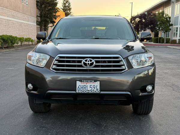2009 Toyota Highlander Limited EXCELLENT CONDITION 4 WD for sale by owner