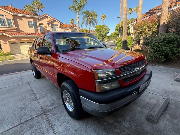 2004 Chevrolet Avalanche 1500 EXCELLENT CONDITION for sale by owner