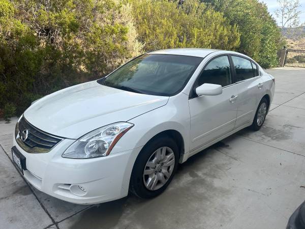 Nissan Altima 2.5 S white 4 door for sale by owner