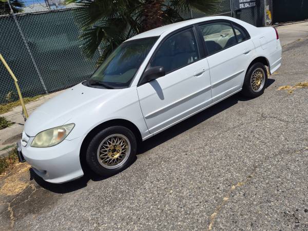 2005 honda civic  titulo limpio for sale by owner
