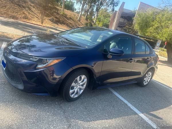 2020 Toyota Corolla LE Sedan 4D for sale by owner