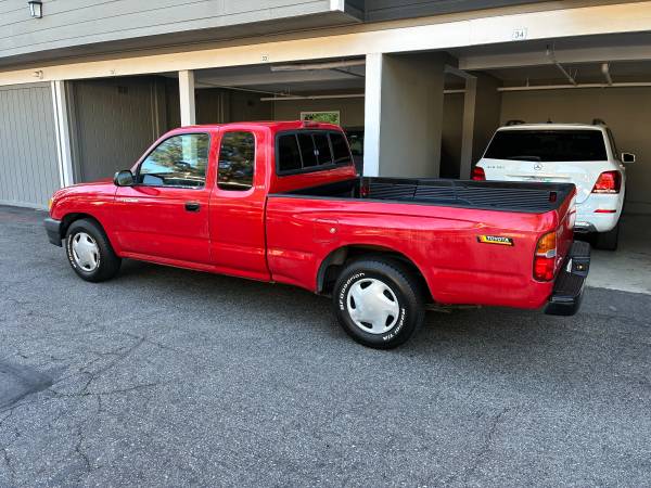 2000 Toyota Tacoma SR5 Edition - 4 Cylinder - In Excellent Condition! for sale by owner