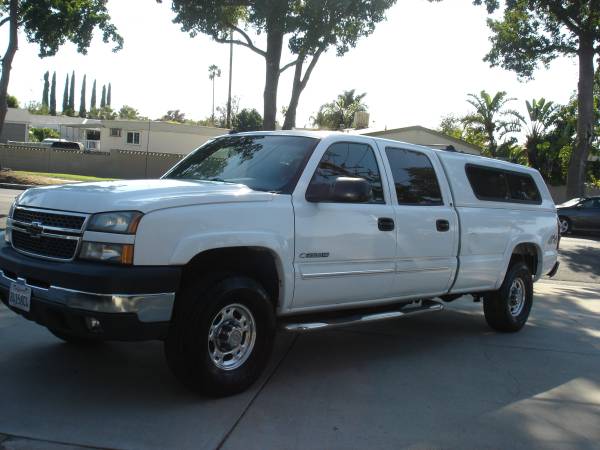 2005 Chevrolet Silverado 2500HD LS Crew Cab 4X4 8' Box for sale by owner
