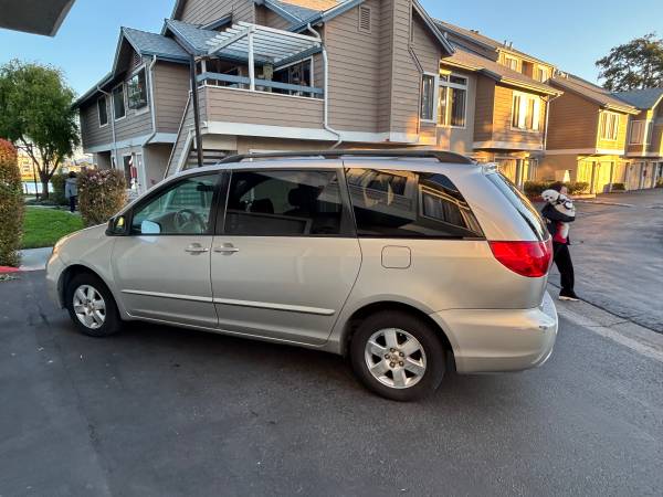 2006 Toyota Sienna mini van runs great for sale by owner