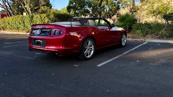 2013 Ford Mustang Convertible Premium v6 for sale by owner