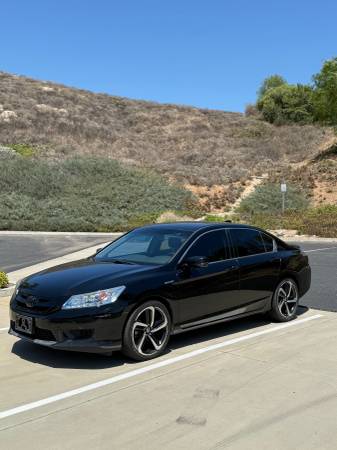 HONDA ACCORD HYBRID TOURING CLEAN TITIE for sale by owner