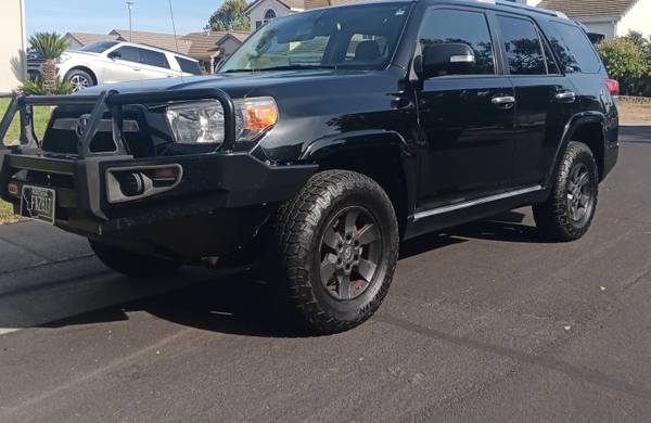 2010 TOYOTA 4RUNNER  SR5 4X4 CLEAN TITLE SMOG for sale by owner