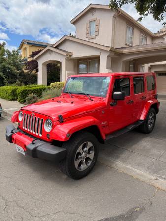 2016 Jeep Wrangler Unlimited Sahara – Leather/CarPlay – Excellent Cond for sale by owner