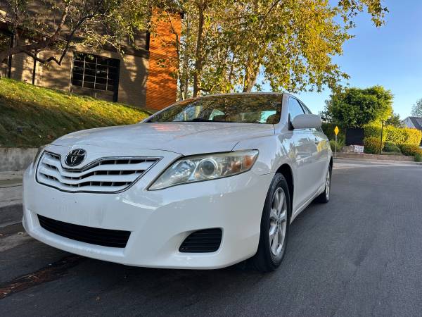 TOYOTA CAMRY  LE (2011) -4 CYLINDER -132K CLEAN TITLE for sale by owner