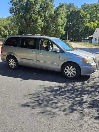 2014 Chrysler Town & Country touring minivan for sale by owner