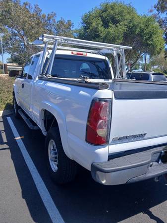 78,600 MILES ORIGINAL      1 OWNER .........   2005 SILVERADO  2500 HD for sale by owner