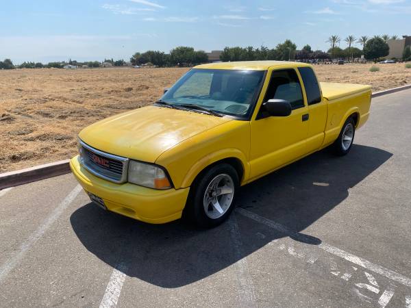 2002 Gmc Sonoma s10 extended cab, short bed mini truck for sale by owner