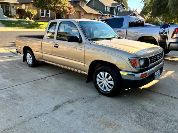 1995 Toyota Tacoma extended cab runs excellent smog and registered for sale by owner