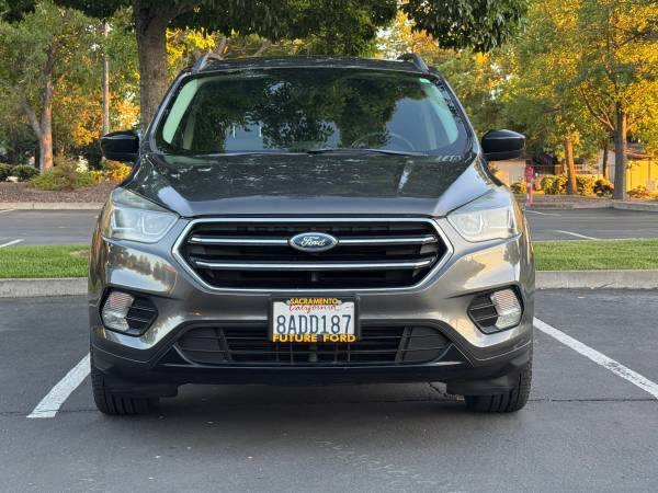 2017 Ford Escape SE FWD for sale by owner
