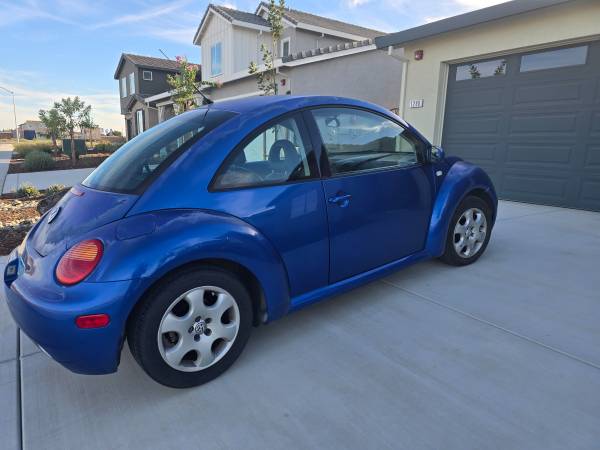2002 VOLKSWAGEN BEETLE  AUTOMATIC for sale by owner