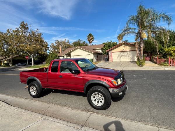 2004 Toyota Tacoma  4 cylinder prerunner access cab for sale by owner