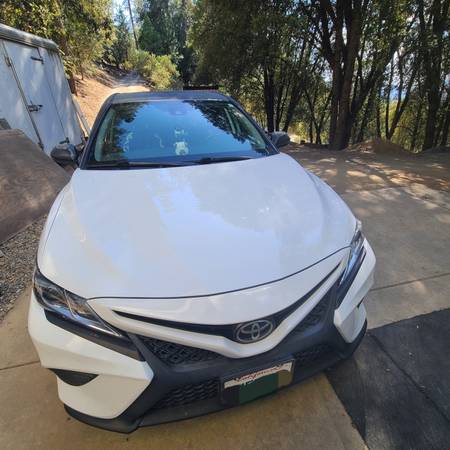 2020 Toyota Camry SE for sale by owner