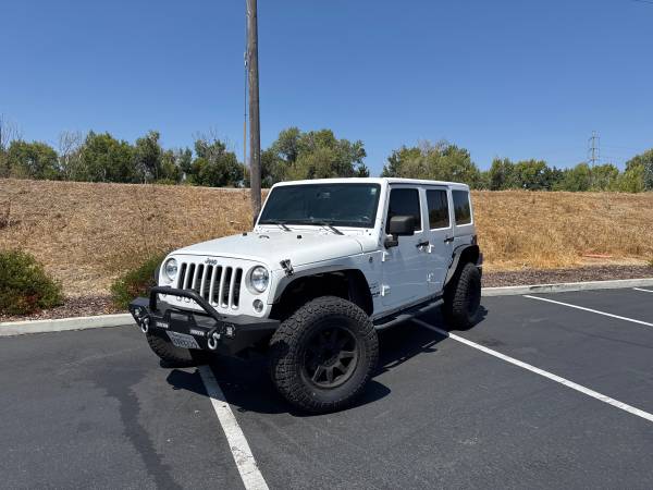 2016 Jeep Wrangler Unlimited Sahara for sale by owner