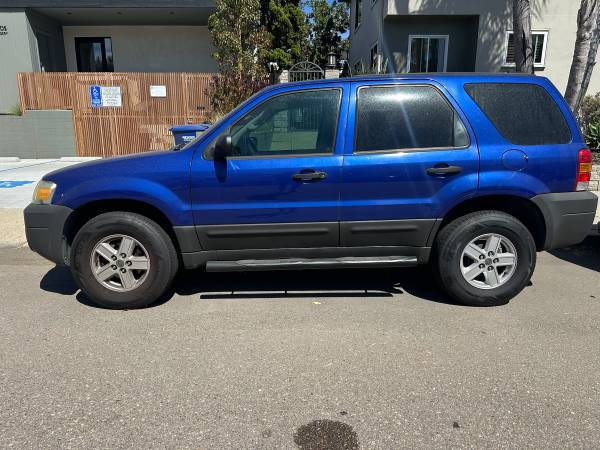 2005 Ford Escape XLS 4WD for sale by owner