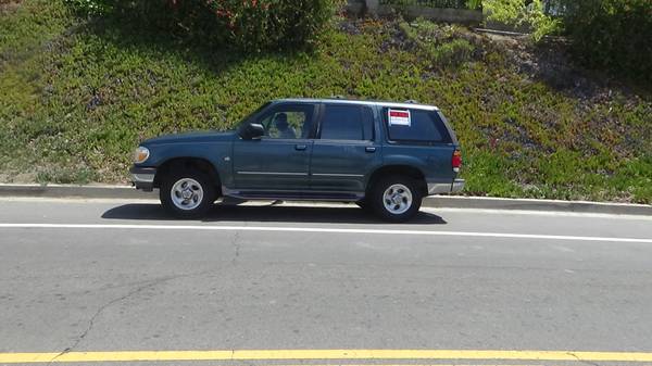 1997 FORD EXPLORER XLT V-8 AWD for sale by owner