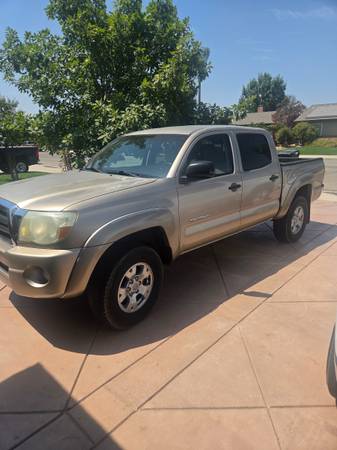 Toyota tacoma extra clean! for sale by owner