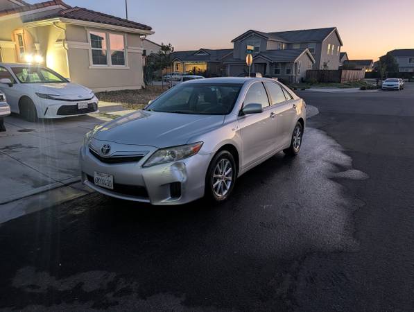 2011 TOYOTA CAMRY HYBRID for sale by owner