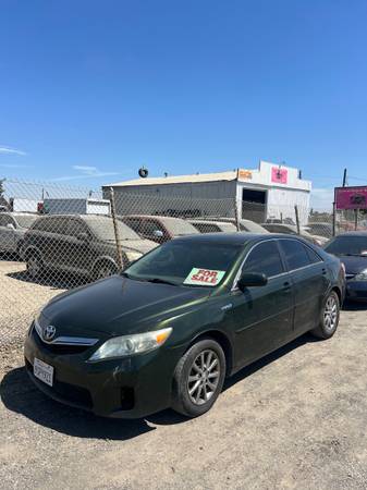2011 Toyota Camry Hybrid 117xxx MILES SE HABLA ESPAÑOL for sale by owner