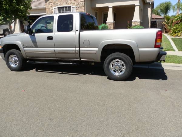 2002 CHEVROLETSILVERADO PICK-UP 3/4 TON 4X4 for sale by owner