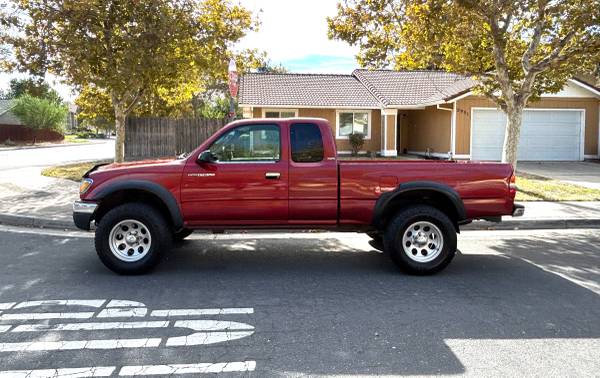 2004 Toyota Tacoma 4 cylinder prerunner access cab for sale by owner