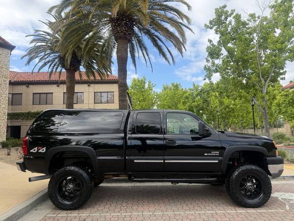 33k mile 2005 Chevy Silverado 2500hd 4x4 manual for sale by owner