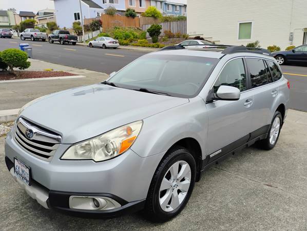 2012 SUBARU OUTBACK AWD LOW MILES PASSED SMOG for sale by owner
