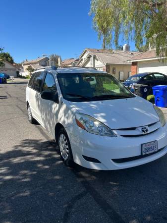 2010 Toyota Sienna LE awd for sale by owner
