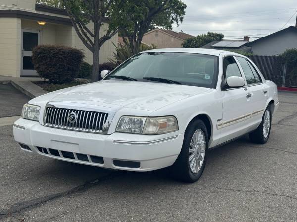 2011 Mercury Grand Marquis LS Low Miles 66K for sale by owner