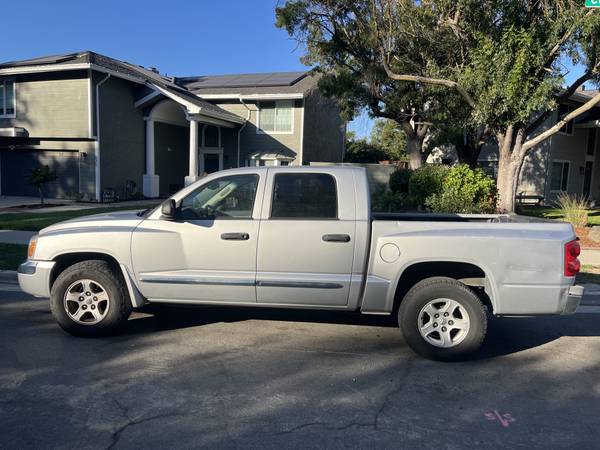 2005 Dodge Dakota Laramie Quad Cab 4.7L V8 for sale by owner